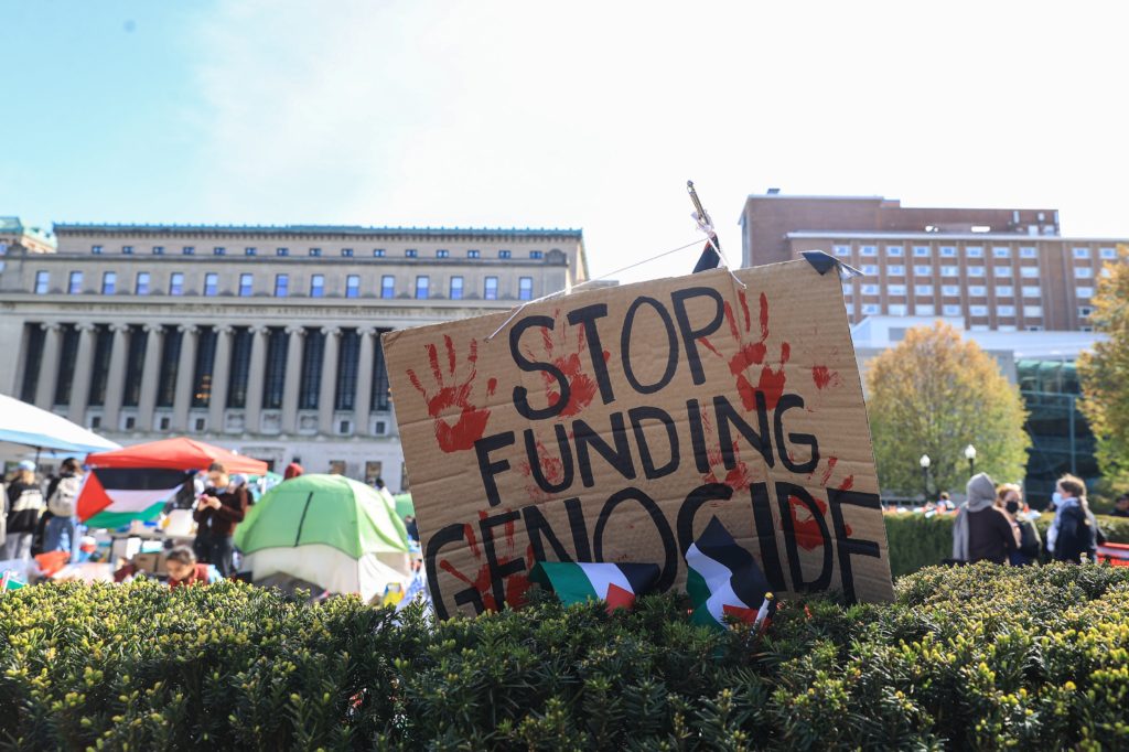 مدرسون يضربون عن العمل بعد اعتقال طلاب تضامنوا مع غزة