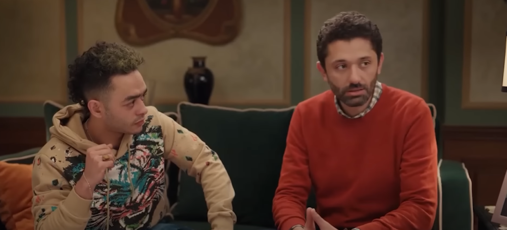 الشاب السيد أسامة مؤدي شخصية "ميكا" يشرح "إفيهات خالد نور وولده نور خالد" - مصدر الصورة: يوتيوب