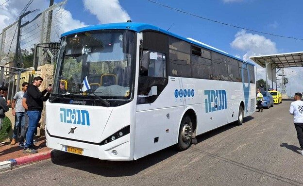 إطلاق نار على حافلة للمستوطنين