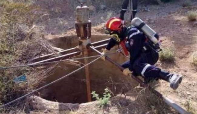 فاجعة الطفل المغربي “ريان” تتكرر مع فلاح مصري.. والسلطات تحاول استخراج جثمانه من البئر