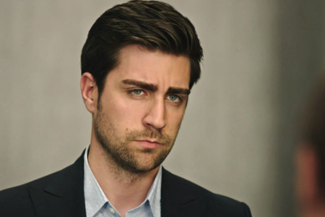 اشترى مدرسته ثمّ دمّرها.. ممثل تركي شهير ينتقم من مدرّسيه الذين ضربوه عندما كان تلميذاً