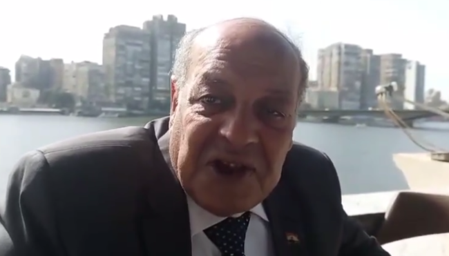 وفاء عمره 35 عاماً .. معلم مصري يقدم منزله مجاناً لطلابه اليمنيين 