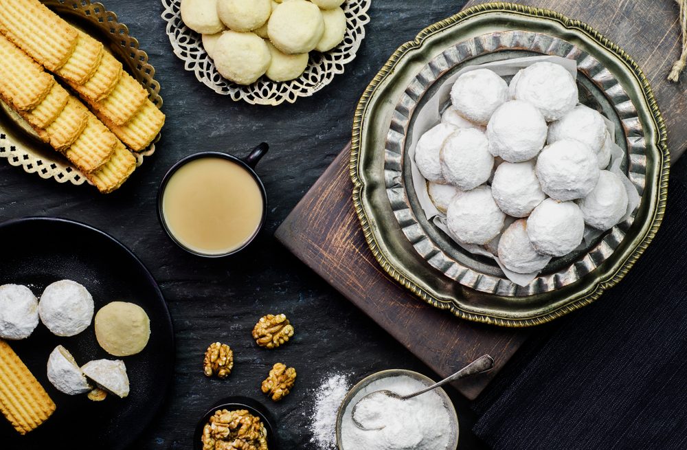 تُعد أصناف الكعك في العيد من أكثر الأطباق الغنية بالسعرات الحرارية - shutterstock