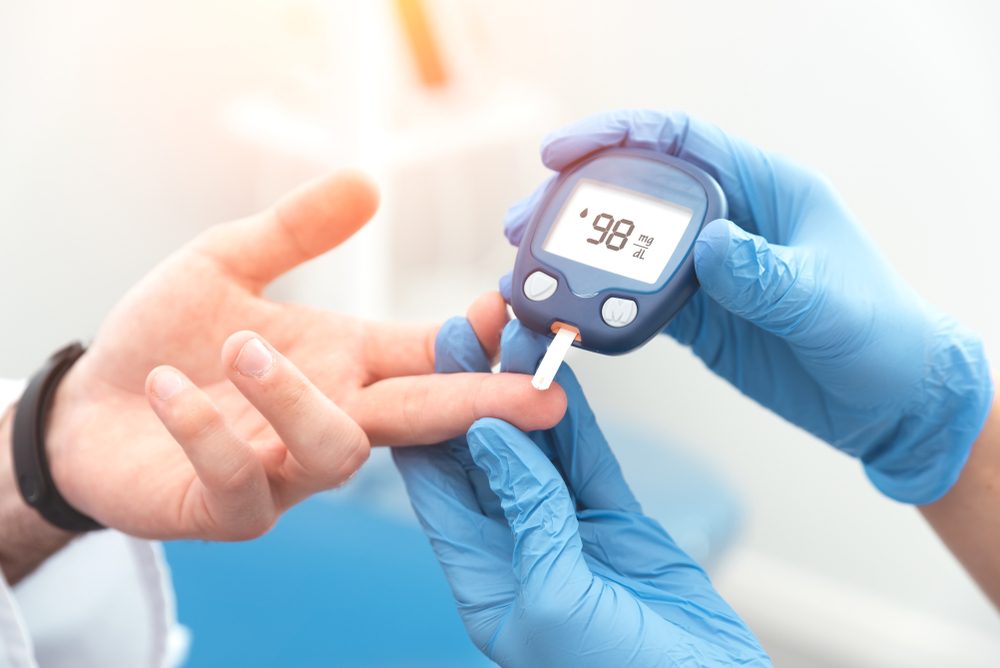 يجب سؤال الطبيب المتابع عن نصائح تناول كعك العيد لمرضى السكري - shutterstock