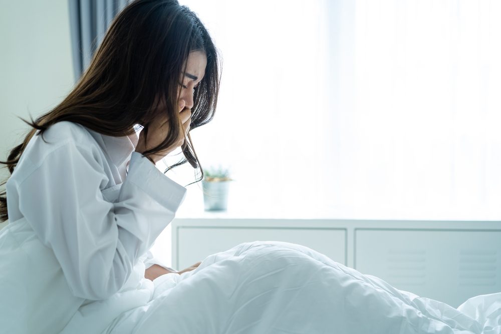 يعد هذا النزيف من المؤشرات الأولى للحمل - shutterstock