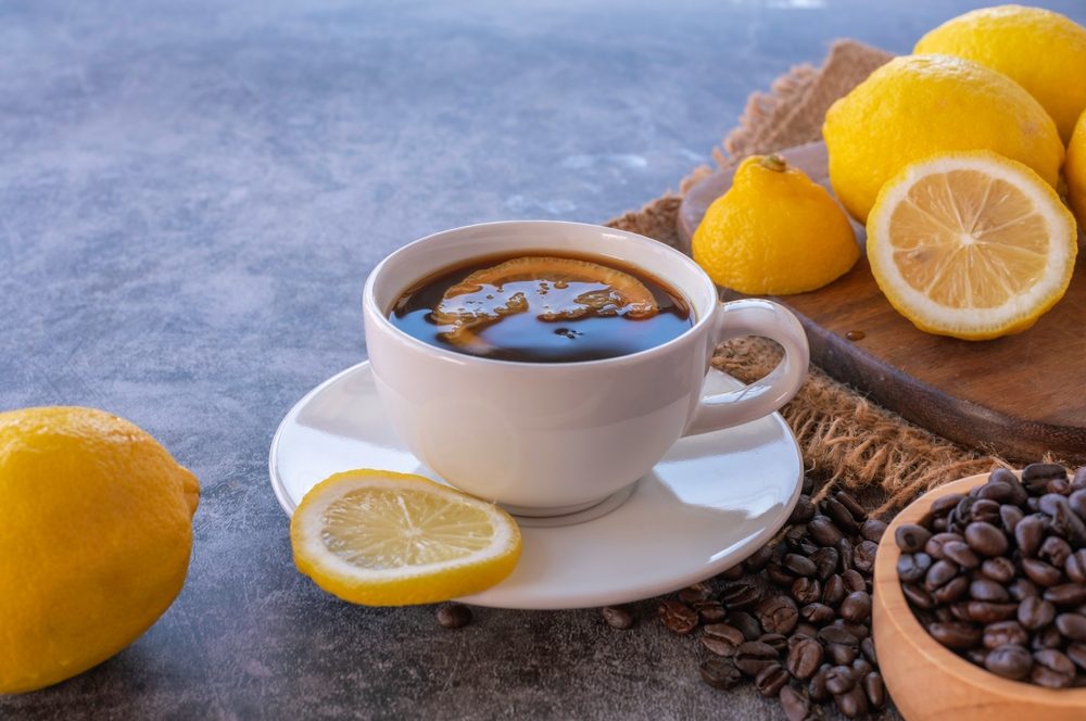 القهوة بالليمون تساعد في حرق الدهون في الجسم| shutterstock