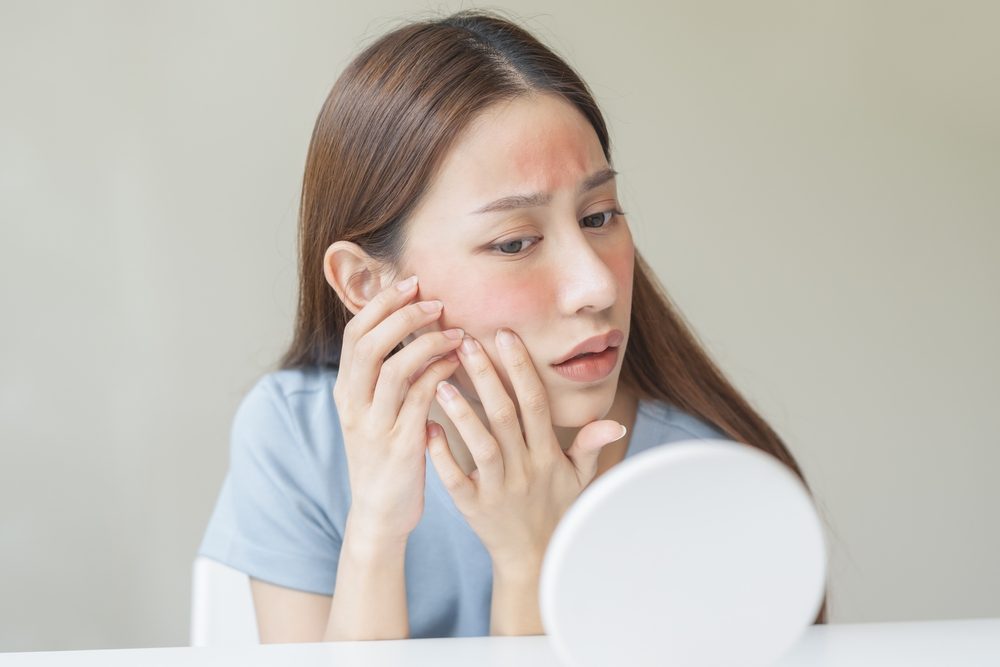 النساء يتعرضن لمخاطر المرض أكثر بسبب الهرمونات - shutterstock