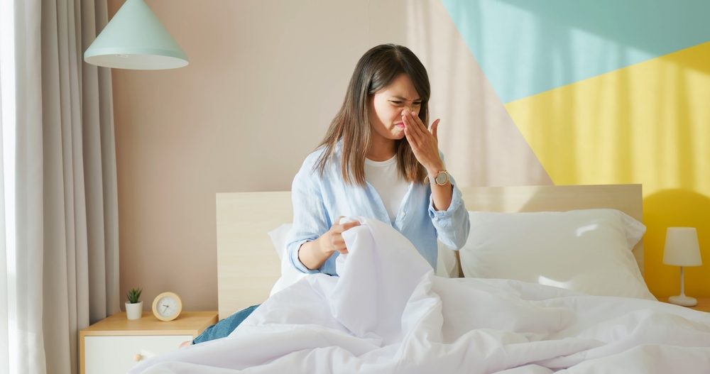 شم روائح غريبة في المنزل| shutterstock