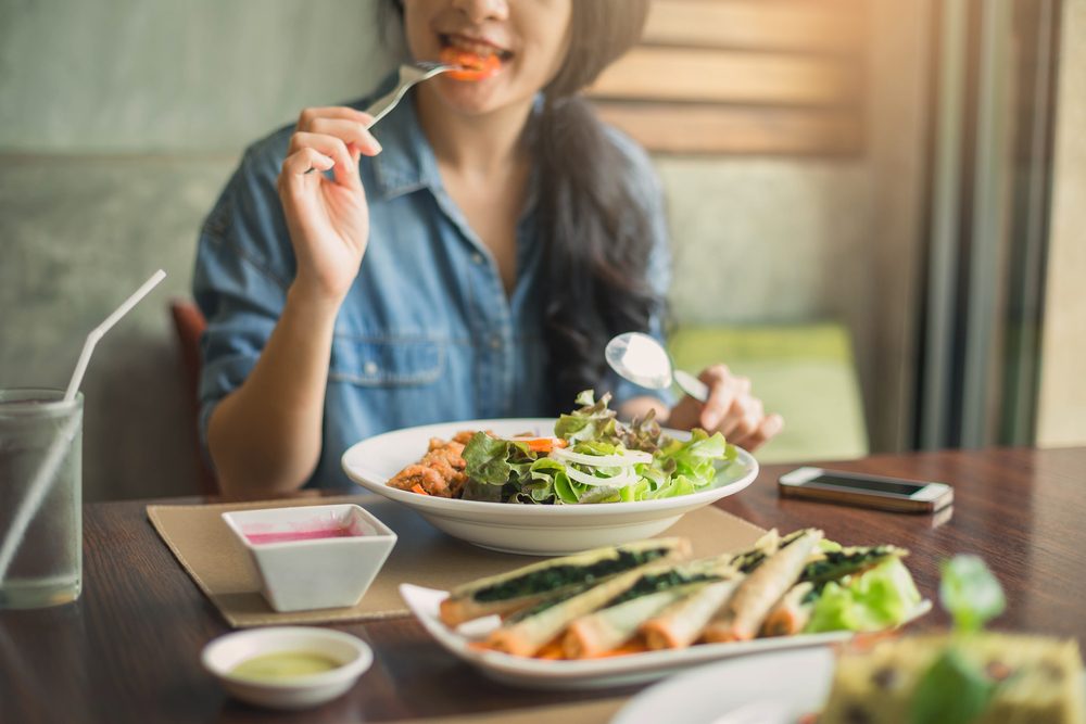 الأكل في أوقات مناسبة| shutterstock