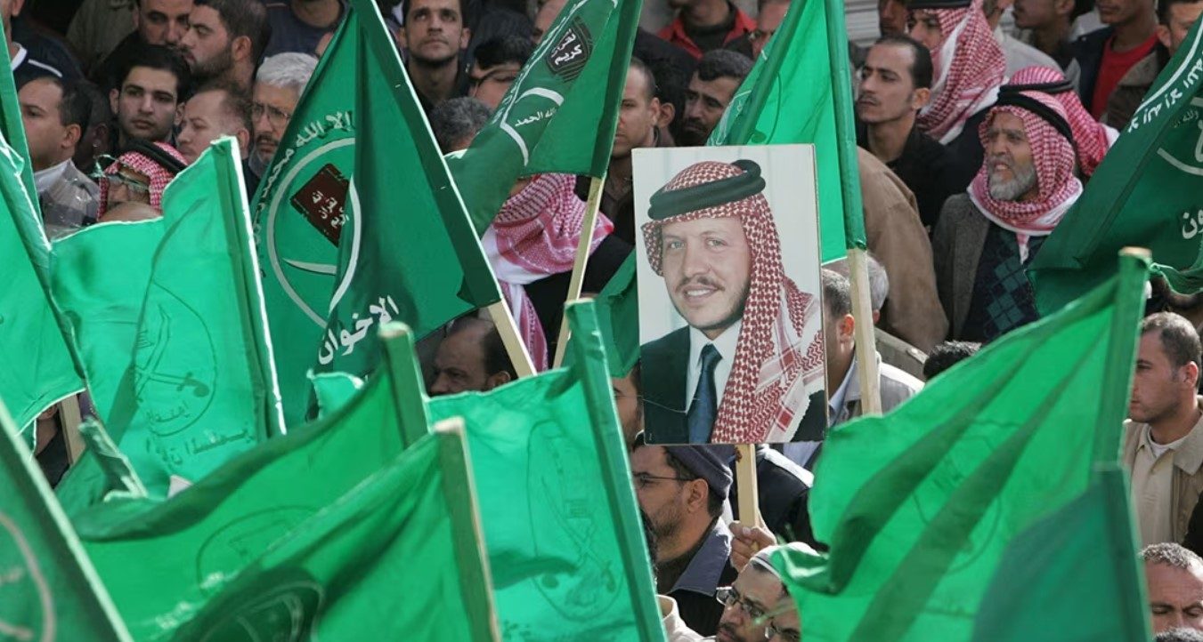 نفي إخوان الأردن تهريب الأسلحة جاء تعليقاً على تقرير اتهم بذلك/ رويترز