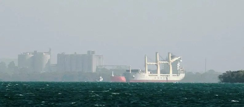 إسبانيا ترفض رسو سفينة تحمل أسلحة متجهة لإسرائيل.. قادمة من الهند وعلى متنها 27 طناً من المواد المتفجرة