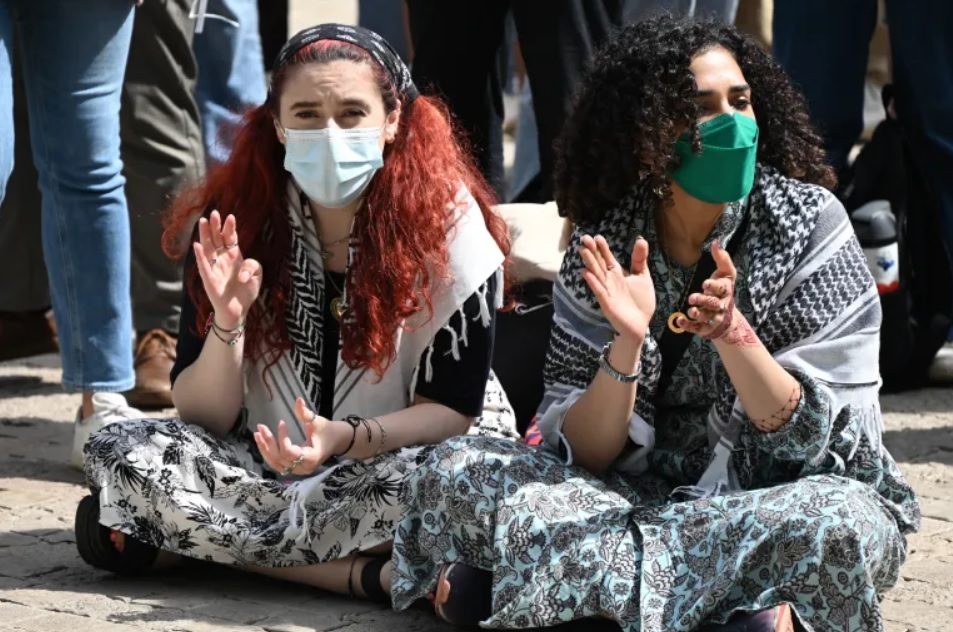<strong>طالبات متضامنات مع غزة في جامعة شيكاغو/الأناضول</strong><br>