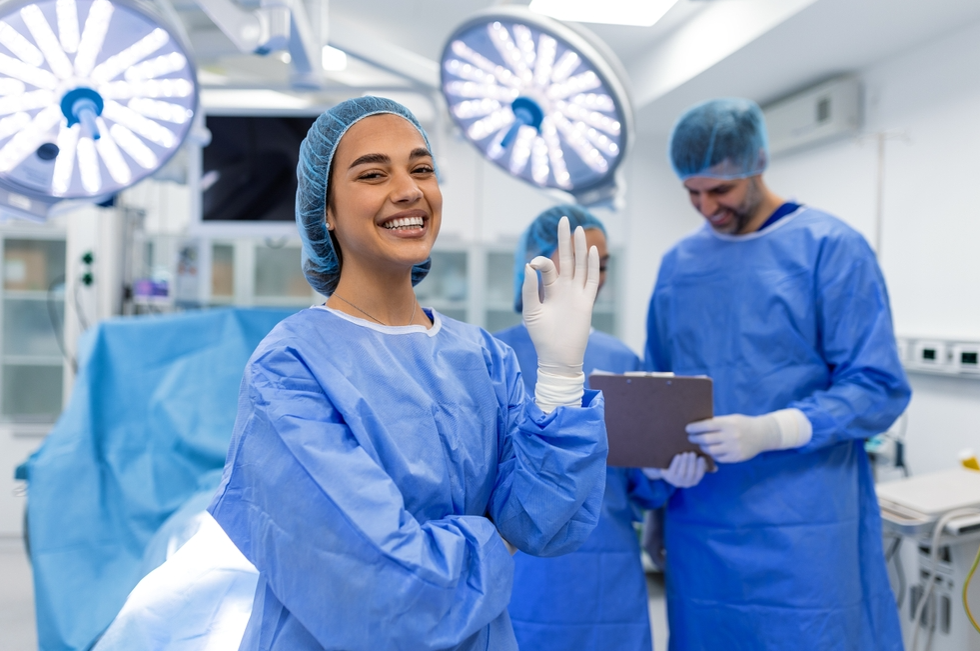 دراسة عن تفوق العنصر النسائي في العمليات الجراحية