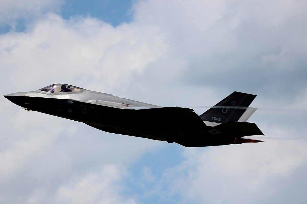 الإف-35 المقاتلة الشبح