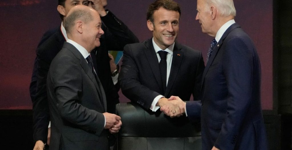 كيف دفعت الحروب الحالية أوروبا لتبقى رهينة الهيمنة الأمريكية؟