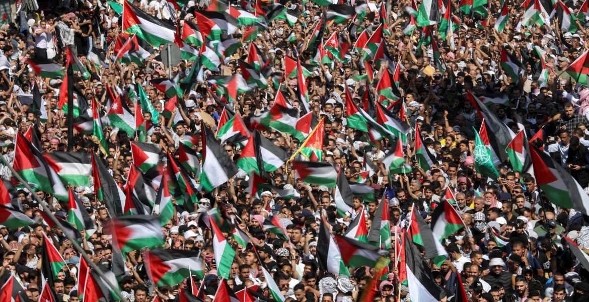 نفى إخوان الأردن تهريب الأسلحة من سوريا وأكدوا أن معتقليهم بسبب المظاهرات/ رويترز