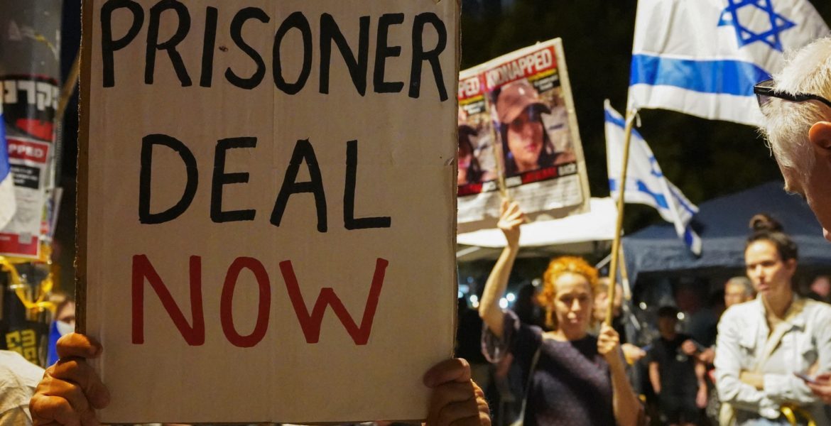  آلاف الإسرائيليين يتظاهرون أمام مقر الكنيست.. طالبوا برحيل نتنياهو وإجراء انتخابات مبكرة