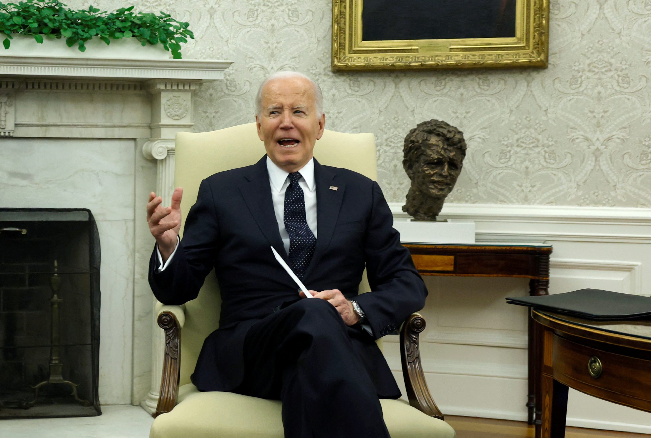 بايدن يعترف بأن الأسلحة التي أرسلها لإسرائيل استخدمت في قتل مدنيين فلسطينيين.. هدد لأول مرة بوقف توريد الذخائر إليها 