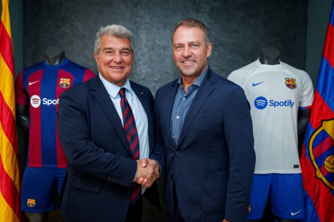 مزاجه حاد وسجلُّه الدولي ضعيف.. هل يتمكن هانزي فليك من إعادة برشلونة إلى منصات التتويج؟