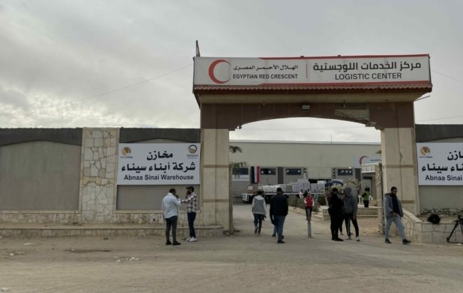 كم يجني العرجاني من تجار غزة يومياً؟ مصادر: ملايين الدولارات تدخل خزينة شركة “أبناء سيناء” منذ بداية الحرب