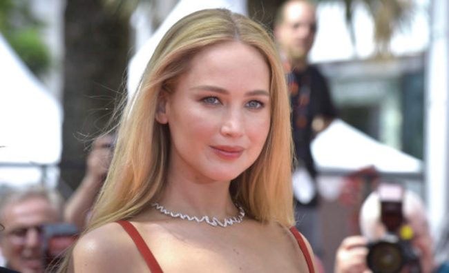 جينفير لورانس وإبادة غزة.. حينما صنعت من الحمقاء ممثلتي المفضلة!