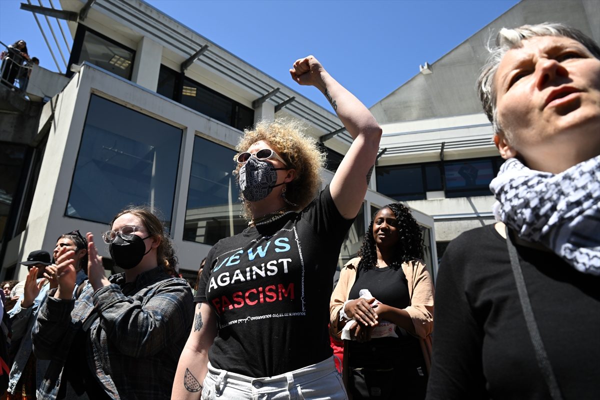 عشرات الجامعات الإسبانية تهدد بقطع تعاونها مع إسرائيل.. وخريجو “كولومبيا” يتعهدون بحجب الدعم المالي عنها 