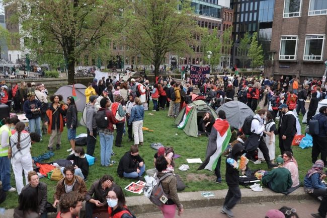 اتساع المظاهرات المؤيدة للفلسطينيين بالجامعات الأوروبية.. والسلطات تفضّ احتجاجاً في برلين، وتعتقل العشرات في أمستردام