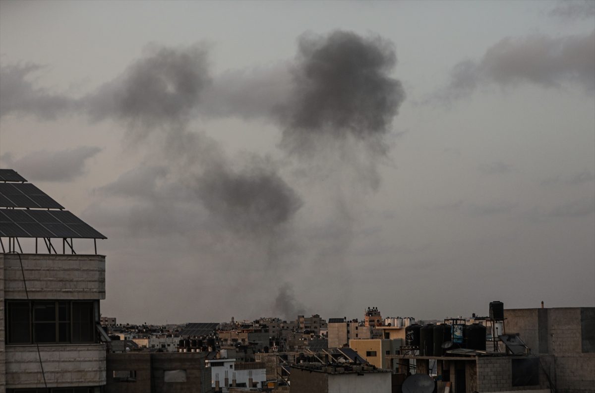 غارات إسرائيلية مكثفة على جباليا.. والاحتلال يدعي أنه يقصف أهدافاً لحماس لمنعها من إعادة بناء قدراتها العسكرية