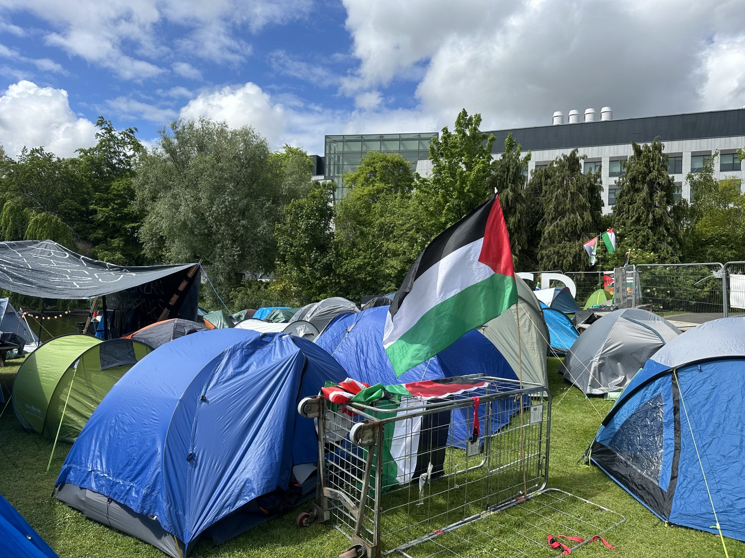 مظاهرات الطلاب تتسع في أوروبا تنديداً بجرائم الاحتلال في غزة.. احتجاجات واعتصامات في أيرلندا وألمانيا والسويد (صور)