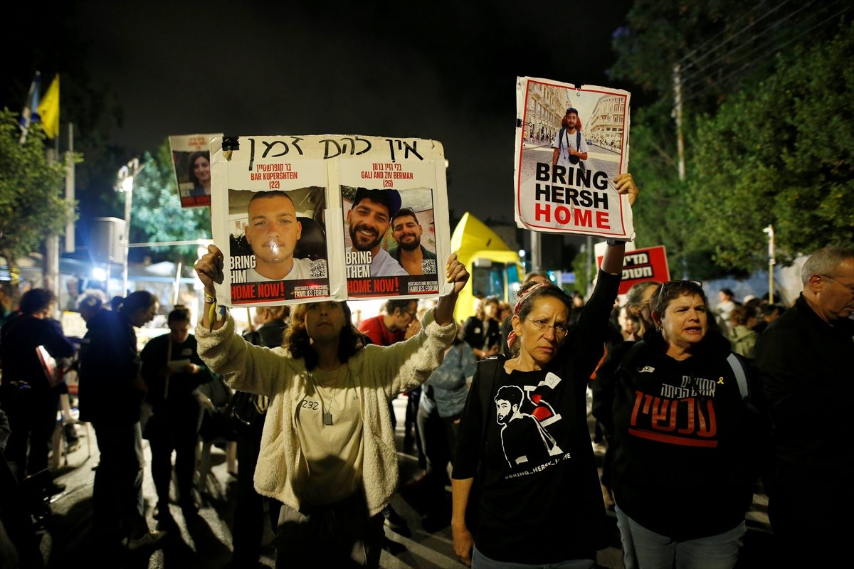 مظاهرات حاشدة في أنحاء إسرائيل.. طالبت بعزل نتنياهو وإبرام صفقة تبادل أسرى مع الفصائل الفلسطينية