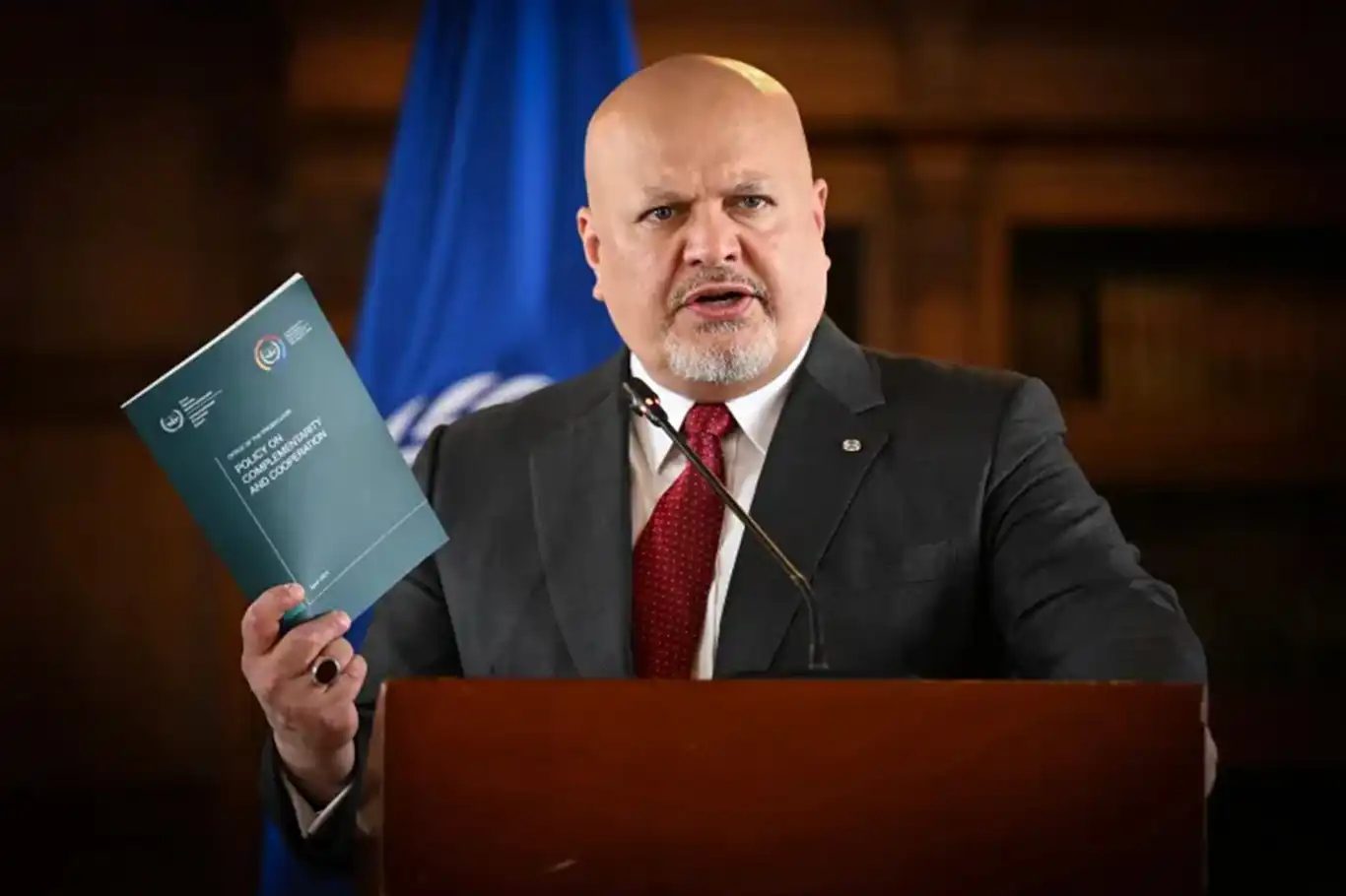 من هو كريم خان