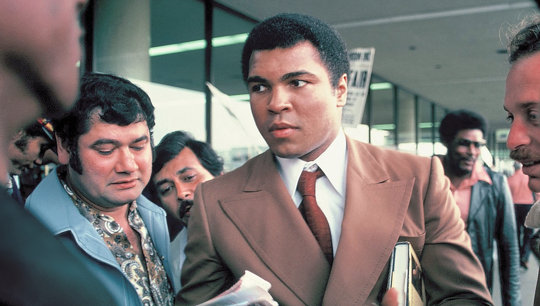 حكم على محمد علي كلاي بالسجن