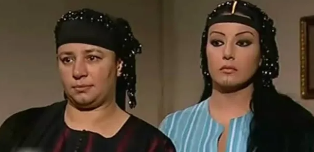 مشهد أفلام مصرية لعبلة كامل وسميّة الخشّاب من مسلسل "ريّا وسكينة"