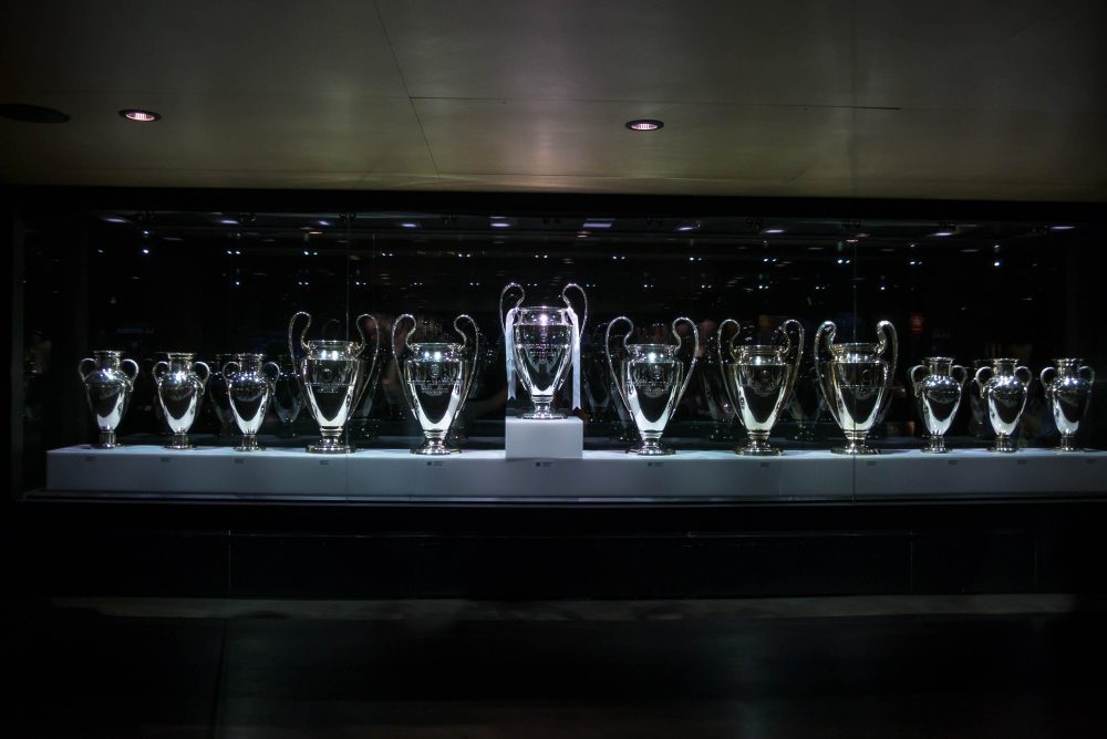 ريال مدريد في دوري الأبطال.. هل أخطاء الحكام وراء أمجاد النادي الملكيفي أوروبا؟