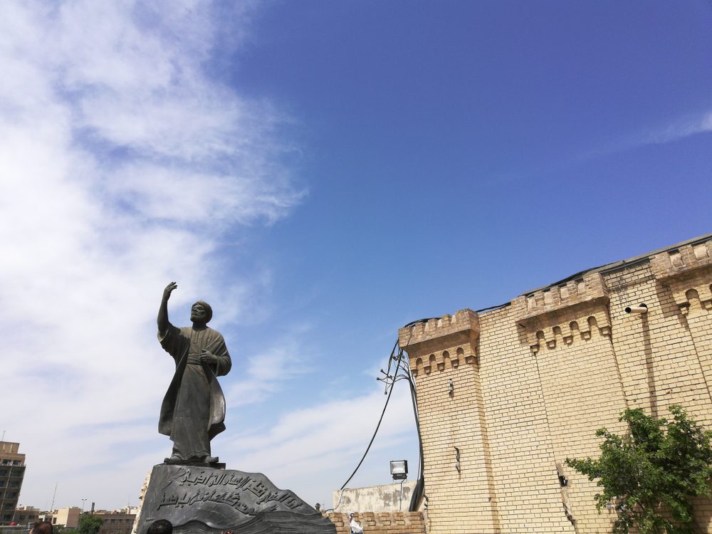 مكانة الشعر والشعراء في بلادنا بين الماضي والحاضر