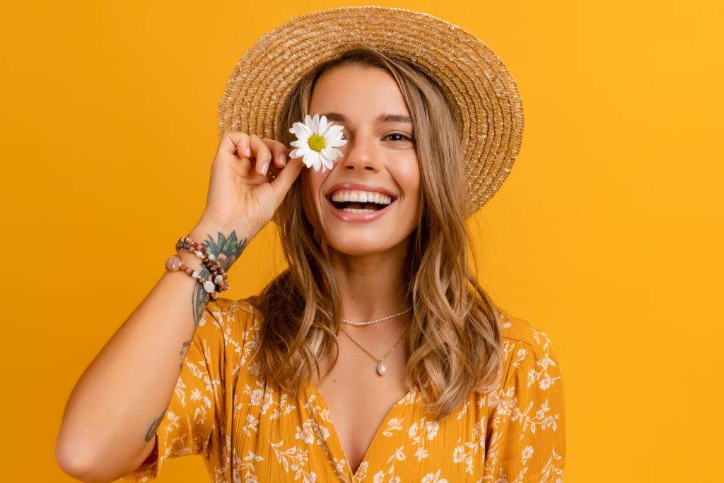 أفضل ألوان الملابس للصيف /Shutterstock