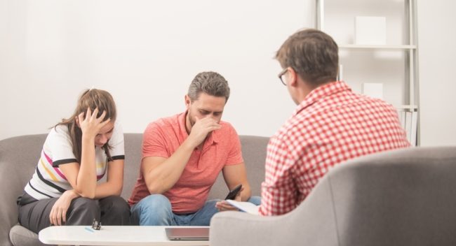 تعاني من صعوبة في التواصل مع الشريك أو تفكر في الطلاق؟ أسباب تستدعي زيارة خبراء العلاقات الزوجية