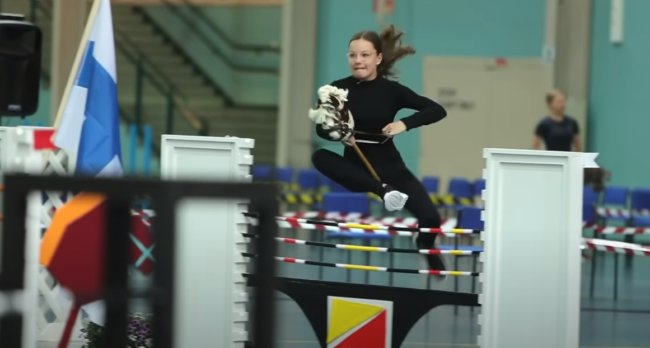 كرة القدم المشتعلة وبطولة الحصان الخشبي من بينها.. أغرب وأخطر الرياضات الرسمية في العالم 