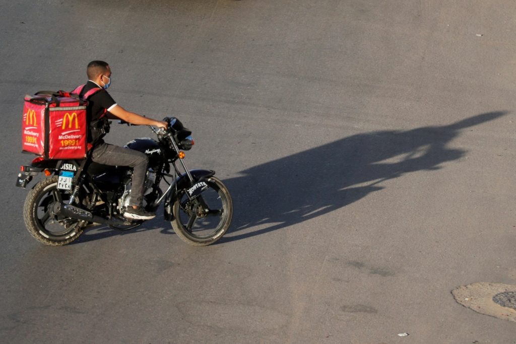 عمال التوصيل في مصر