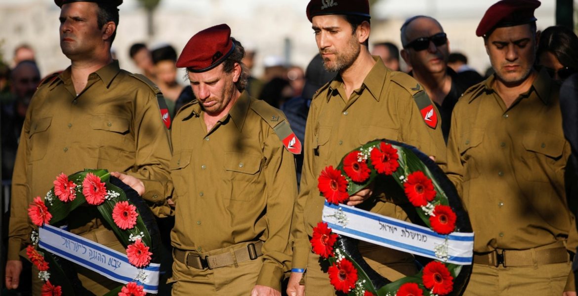 استدعاء جنود إسرائيليين “مرضى” للقتال قبل تعافيهم.. يديعوت أحرونوت: قرار يثير قلق الأوساط الطبية