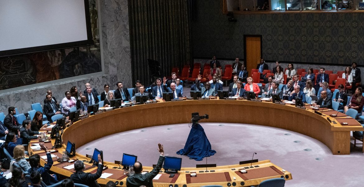 مجلس الأمن يطالب “الدعم السريع” برفع الحصار عن الفاشر.. تبنى قراراً صاغته بريطانيا بوقف القتال في المنطقة