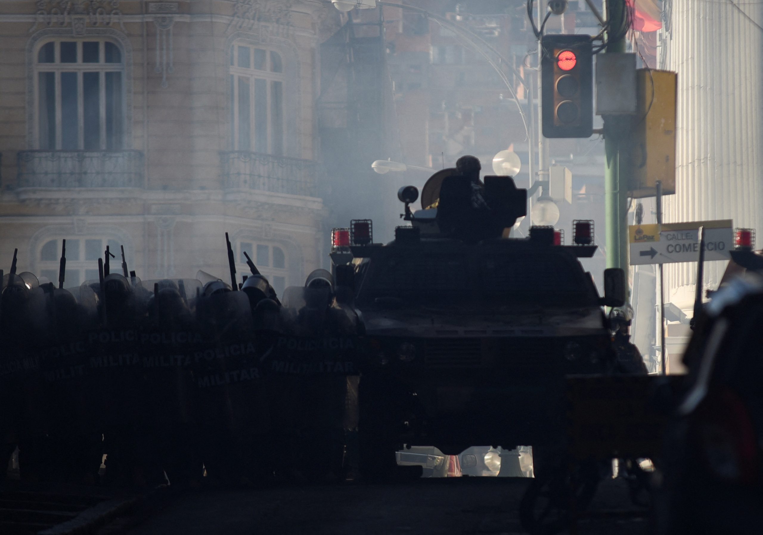 محاولة انقلاب فاشلة في بوليفيا.. السلطات أوقفت قائد الجيش بعد محاولة اقتحام القصر الرئاسي