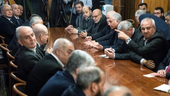 تأجيل حوارات الفصائل الفلسطينية: فرصة أخرى ضائعة نحو الوحدة الوطنية