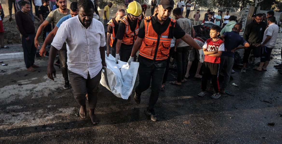 غارة تقتل 9 تجار وعناصر تأمين جنوبي غزة.. الاحتلال استهدفهم أثناء انتظارهم وصول شاحنات محملة بالبضائع