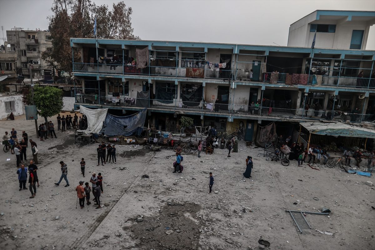 مجزرة إسرائيلية جديدة بمخيم النصيرات وسط قطاع غزة.. الاحتلال استهدف مدرسة للنازحين وأوقع 40 شهيداً