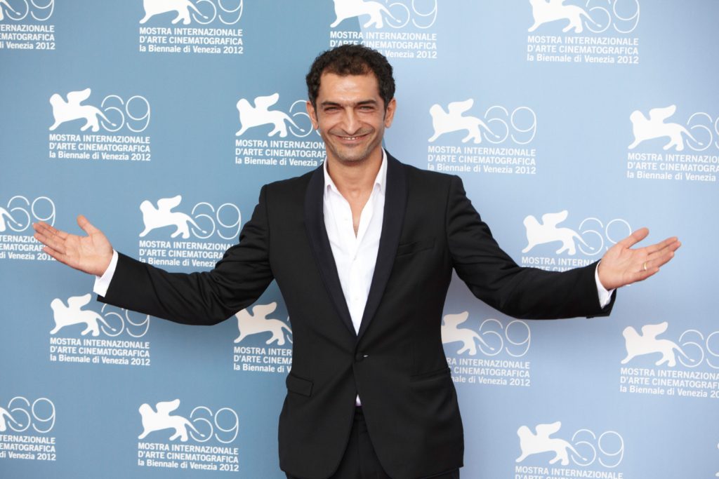 اعتقال نجل عمرو واكد في فرنسا بسبب دعم غزة