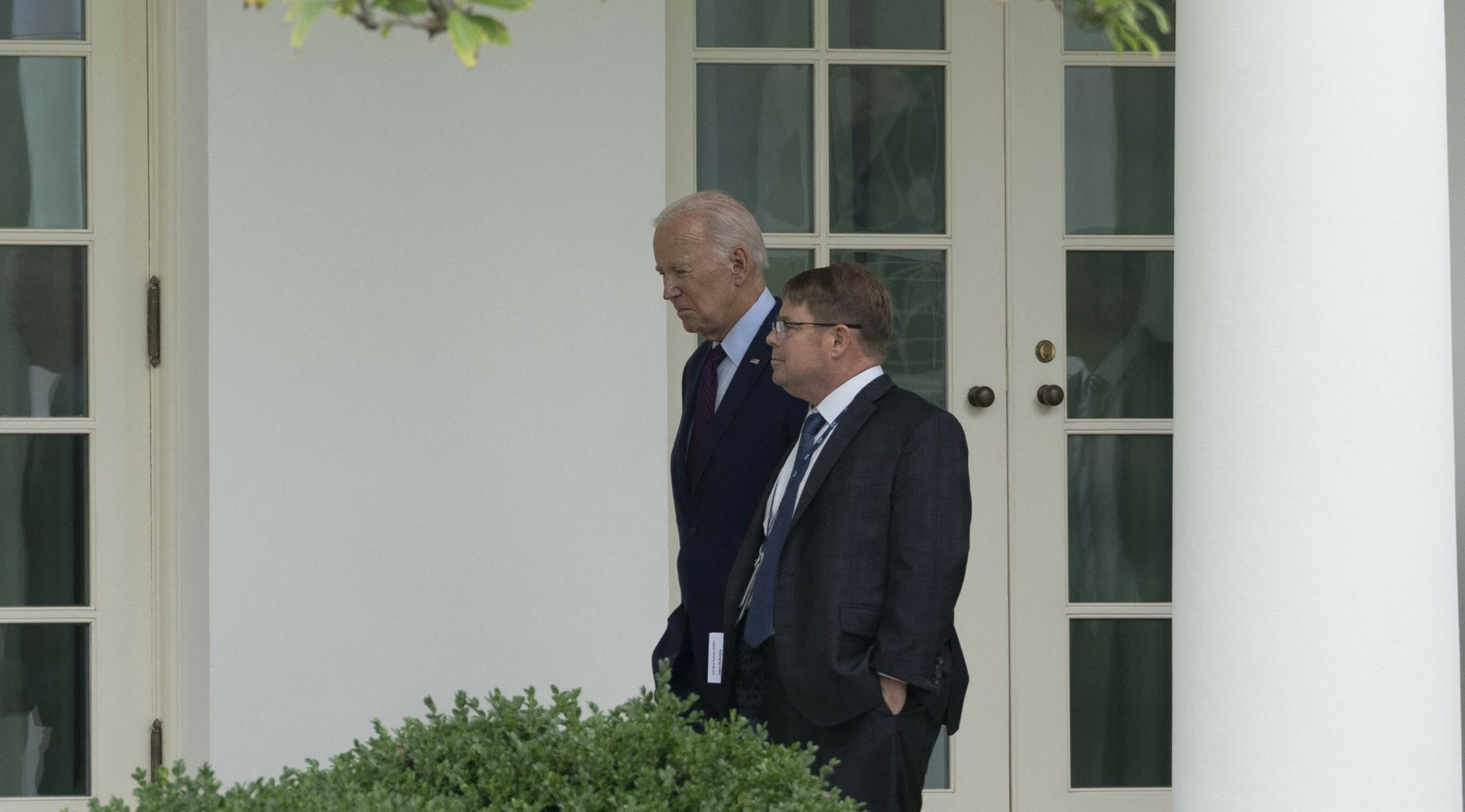 صديق العائلة الوفي.. لماذا يتهم الجمهوريون طبيب بايدن بأنه غير مؤهل لتقييم صحة الرئيس العقلية؟ 