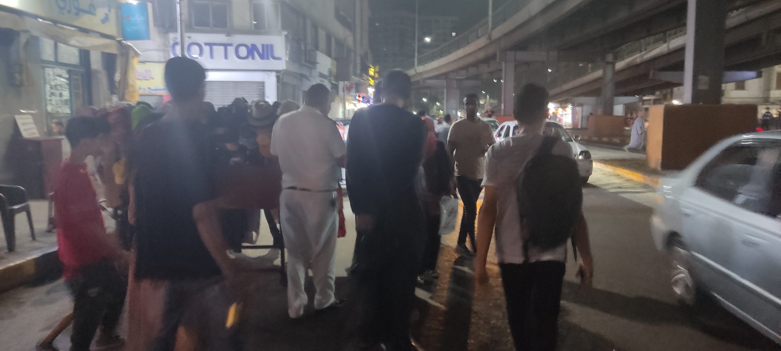 قرار إغلاق المحلات التجارية قبل العاشرة والنصف