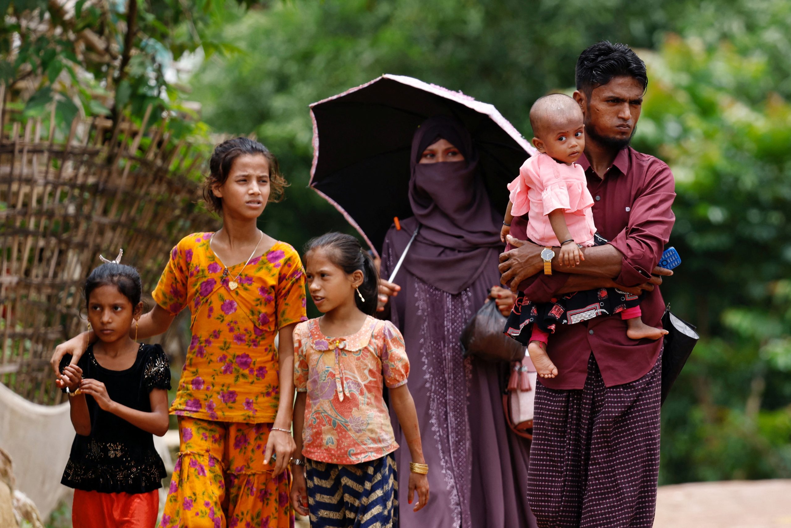 ميانمار تجند مسلميها قسراً بعدما حرمتهم من الجنسية.. الروهينغا عالقون بين جيش قتلهم ومتمردون يكرهونهم