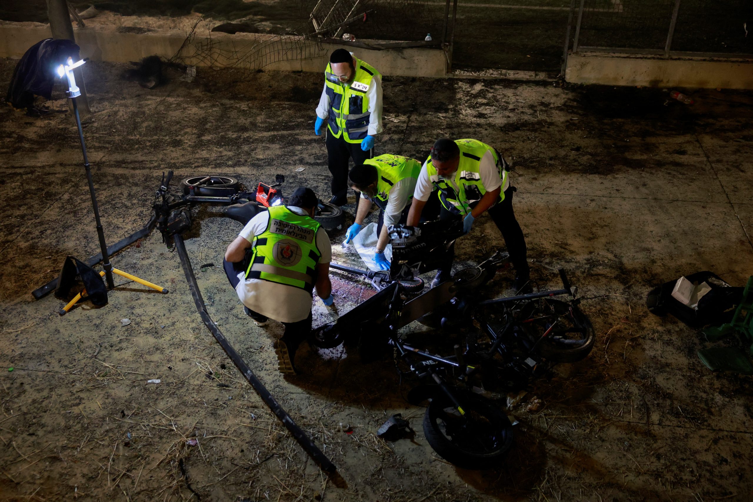 بعد نفي حزب الله.. من يقف وراء قصف مجدل شمس، وهل تؤدي الحادثة لحرب إسرائيلية شاملة على لبنان؟